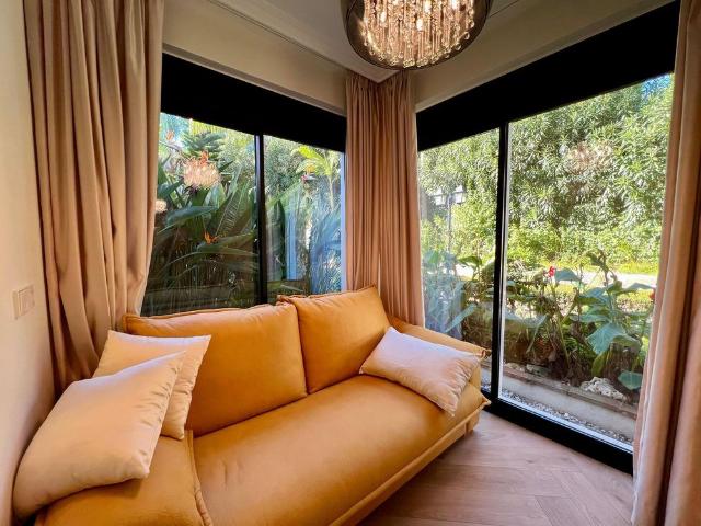 Middle Floor Apartment · The Golden Mile