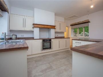 House for rent in Burhill - Garden, Fireplace