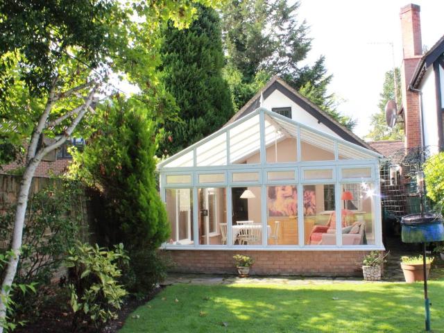 Middle Hill, Englefield Green All Bill Included TW20, 1 bed flat to rent, £1,450 pcm | PrimeLocation