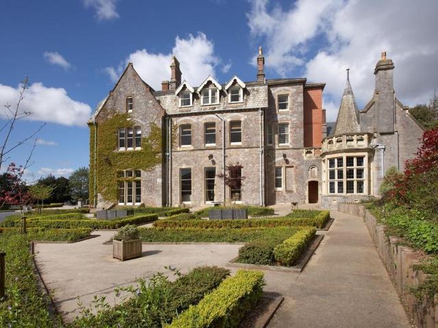 Middle Lincombe Road, Torquay, TQ1 2 bed apartment to rent £1,250 pcm £288 pw