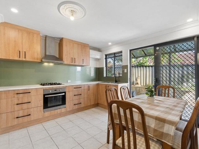 MIDDLE SITUATED, MAIN ROAD GEM