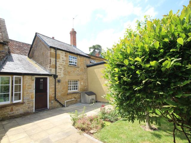 Middle Street, Montacute TA15 2 bed terraced house to rent £1,025 pcm £237 pw