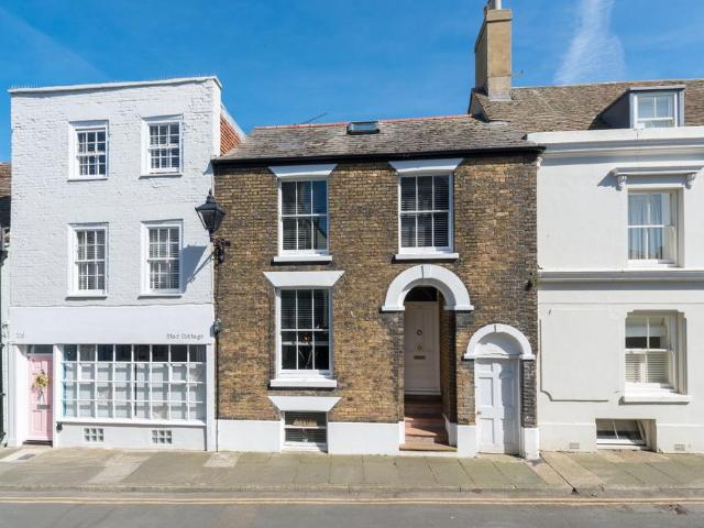 Middle Street, Deal, Kent, CT14 3 bed terraced house to rent £1,800 pcm £415 pw