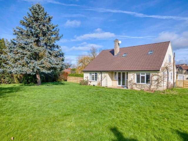 Middle Street, Galhampton 4 bed chalet to rent £1,750 pcm £404 pw