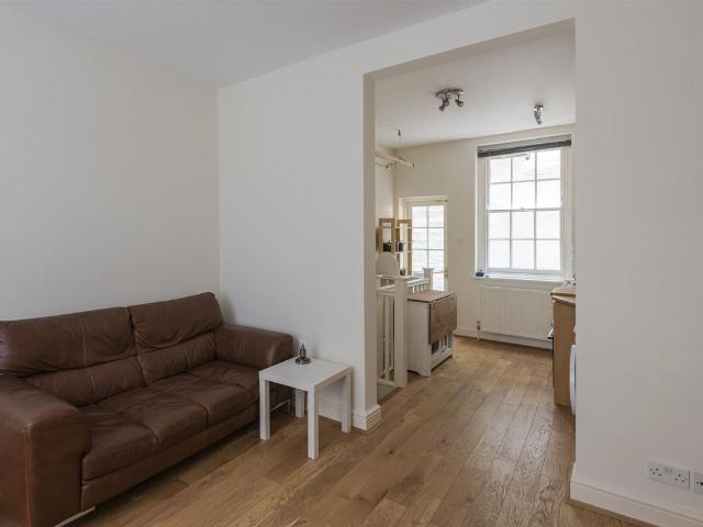 Middle Street, West Smithfield, London EC1A, 1 bed flat to rent, £2,500 pcm | PrimeLocation