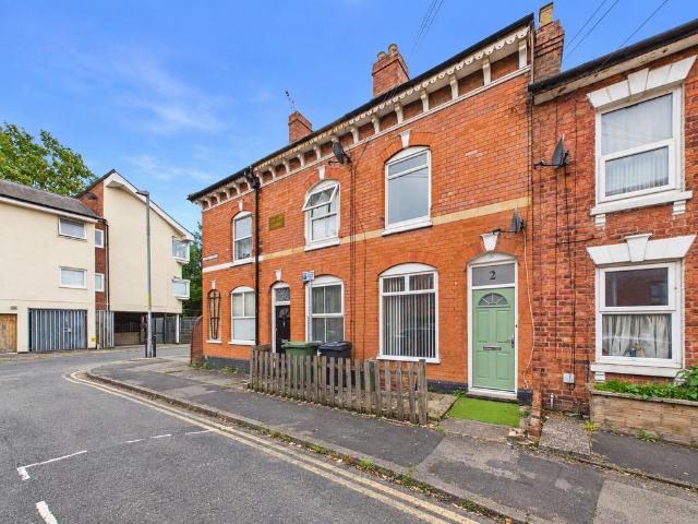 Middle Street, Worcester. 2 bed terraced house to rent £975 pcm £225 pw