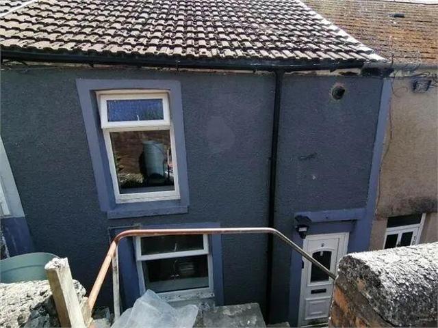 MIDDLE ROW, PRINCESS STREET. 2 bed terraced house to rent £700 pcm £162 pw