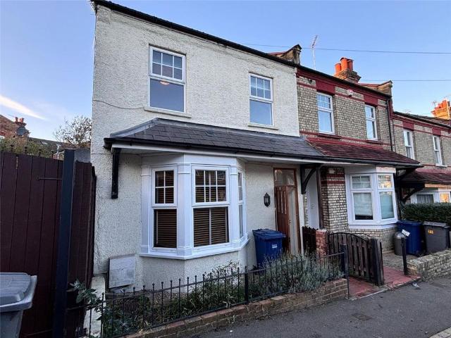 Middle Road, Barnet EN4 3 bed property to rent £2,350 pcm £542 pw