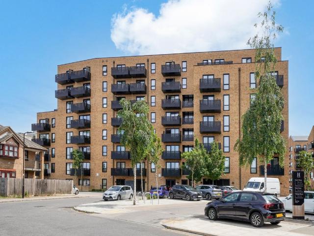 Middle Road, Hanwell W7, 2 bed flat to rent, £2,350 pcm | PrimeLocation
