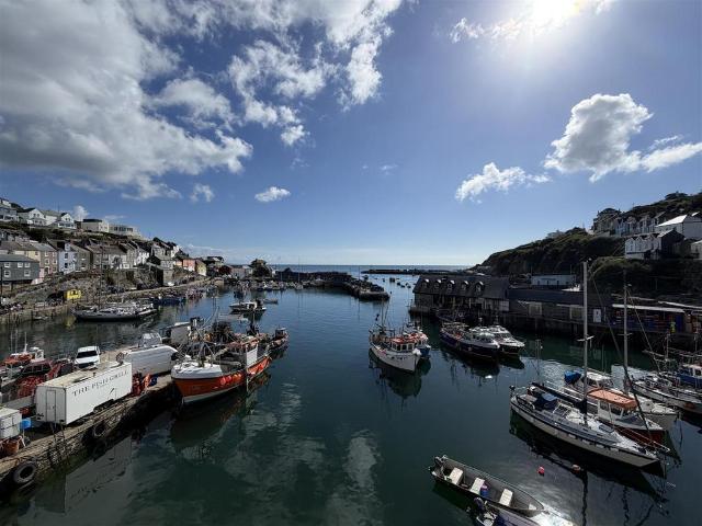 Middle Wharf, Mevagissey, St. Austell 2 bed penthouse to rent £1,150 pcm £265 pw