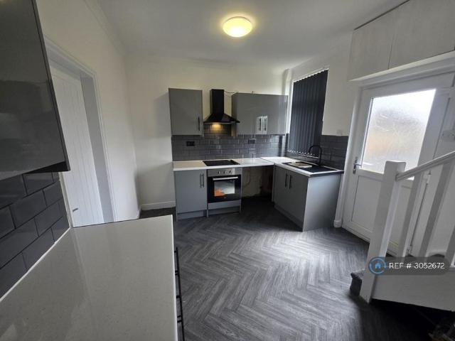 Middlecliff Lane, Barnsley, S72 3 bed end of terrace house to rent £795 pcm £183 pw