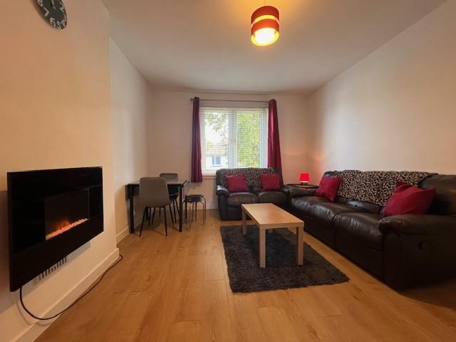 Middlefield Terrace, Middlefield. 2 bed flat to rent £620 pcm £143 pw