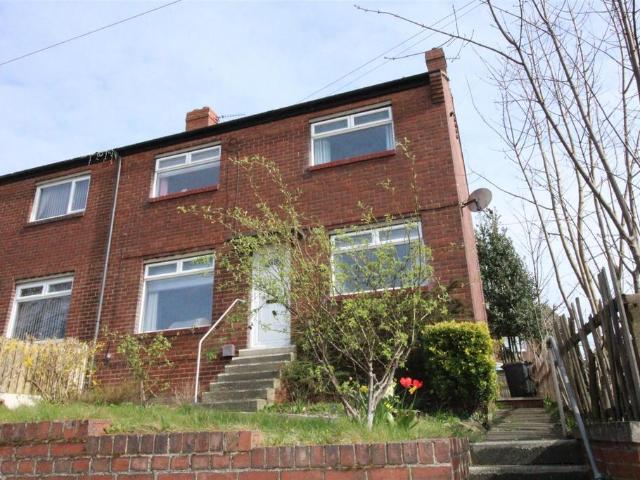 Middlegate, Birstall, Batley 3 bed semi detached house to rent £975 pcm £225 pw