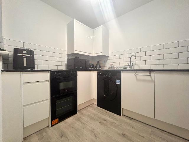 Middleham Court, Dartford DA2, 1 bed flat to rent, £1,250 pcm | PrimeLocation