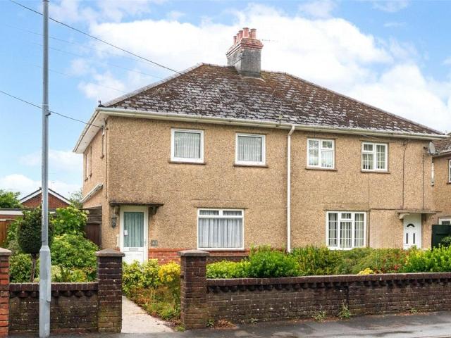 Middlehill Road, Colehill, Wimborne. 3 bed semi detached house to rent £1,500 pcm £346 pw