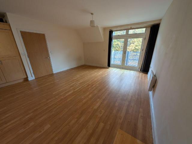 Middlepark Drive, Northfield. 2 bed apartment to rent £1,050 pcm £242 pw