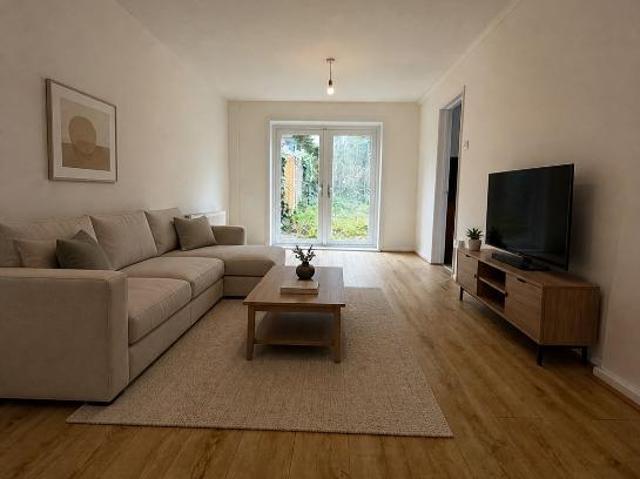 Middlesex Road, STOCKPORT, SK5 8HS 3 bed semi detached house to rent £1,400 pcm £323 pw