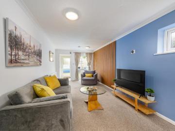 Midhurst Close, Cambridge CB4 4 bed house to rent £5,460 pcm £1,260 pw