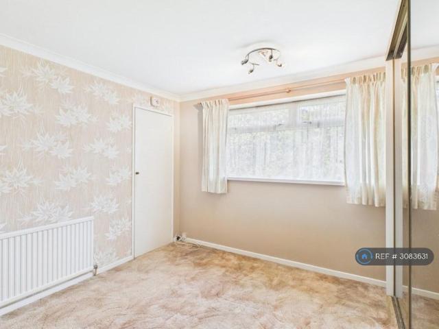 Midhurst Close, Crawley, RH11 1 bed in a house share to rent £600 pcm £138 pw