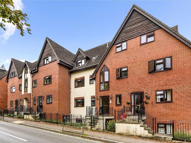 Midhurst Road, Liphook, Hampshire GU30, 2 bed flat to rent, £1,250 pcm | PrimeLocation