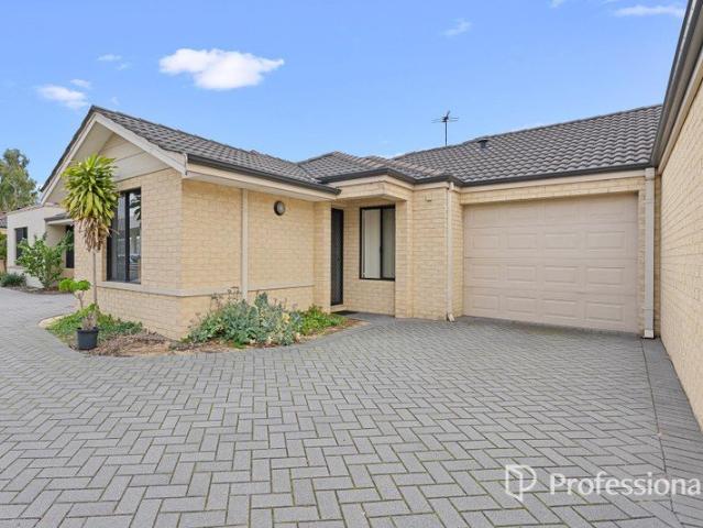MIDLAND GATE AT YOUR DOORSTEP! LOCATION, LOCATION!