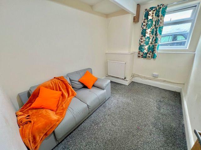 Midland Passage, Hyde Park, Leeds LS6, 2 bed flat to rent, £1,031 pcm | PrimeLocation