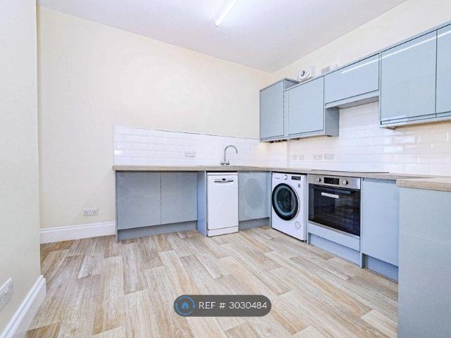 Midland Road, Hemel Hempstead HP2, 2 bed flat to rent, £1,600 pcm | PrimeLocation