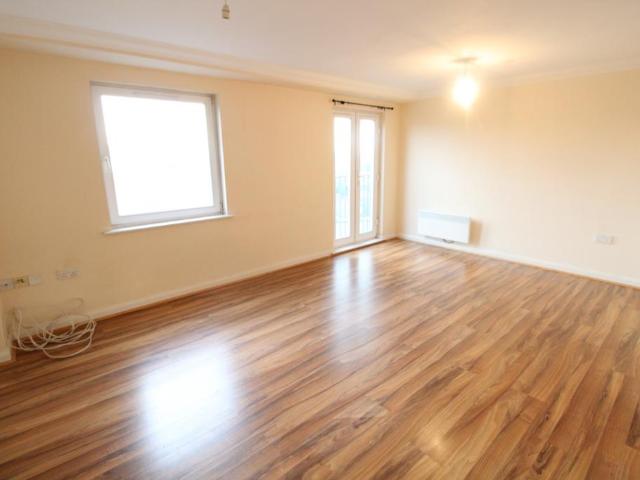 Midland Road, Luton, Bedfordshire, LU2 2 bed flat to rent £1,250 pcm £288 pw