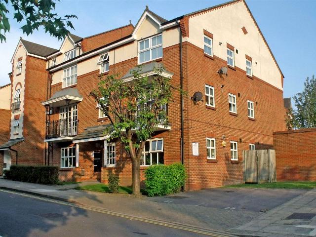 Midland Terrace, North Acton, London NW10, 2 bed flat to rent, £1,750 pcm | PrimeLocation
