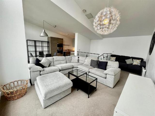 Midlothian Court, Worsdell Drive. 3 bed apartment to rent £1,750 pcm £404 pw