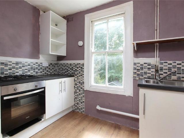 Midmoor Road, Balham, London, SW12 2 bed flat to rent £2,400 pcm £554 pw