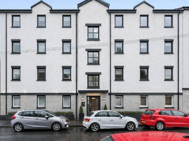 Midpoint Apartments, Stirling Town. 4 bed flat to rent £2,640 pcm £609 pw