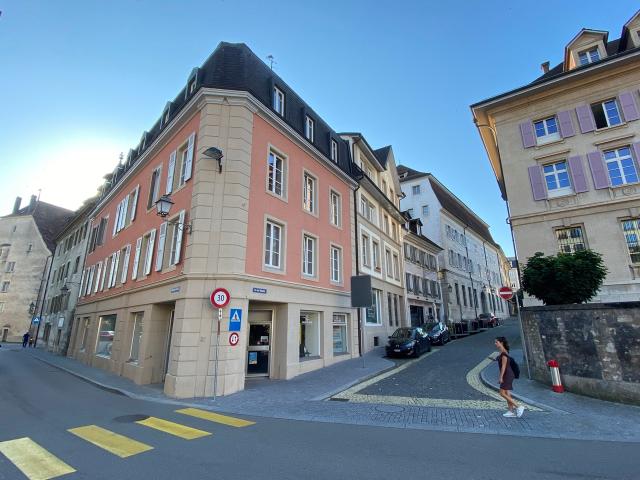 Mietgebäude mit 12 Wohnungen und einem Geschäftsviertel