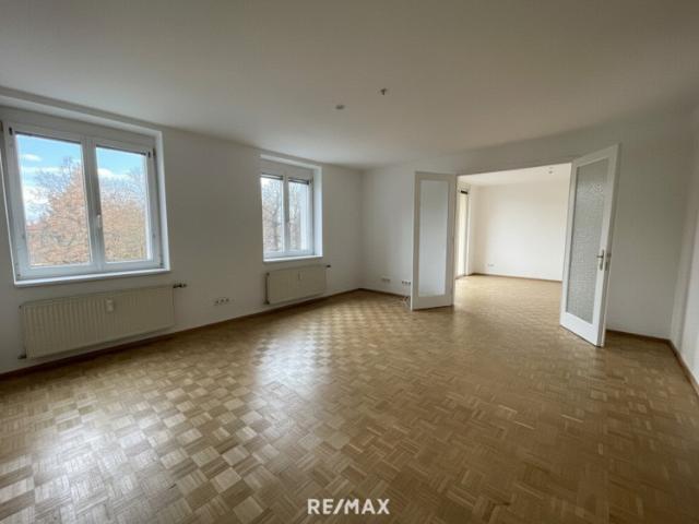 Neuer Preis: 4,5 Zimmer Wohnung mit Loggia und Balkon in zentraler Lage