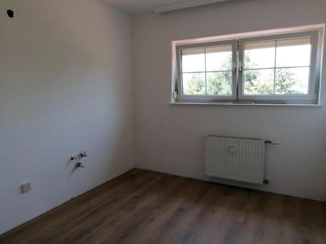Miete: 2 Zimmer Wohnung mit Balkon und Carport
