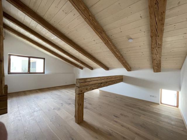 Miete 3 Zimmer Dachgeschoßwohnung mit Terrasse Top 12 Renovierter Altbau 6130 Schwaz