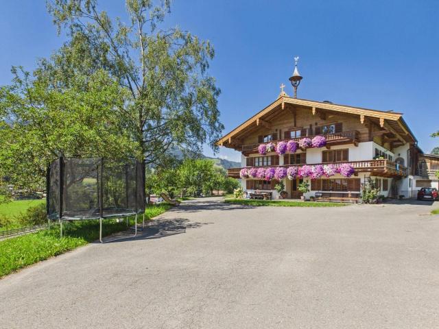 Miete: Dachgeschoss Wohnung am Bauernhof in Bestlage in Kitzbühel