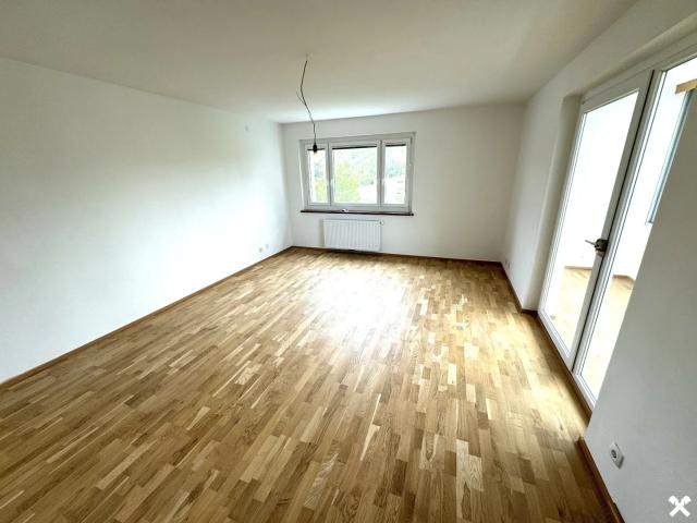 MIETE! Komplett renovierte Zwei Zimmerwohnung im 3. Liftstock mit sonniger Loggia!