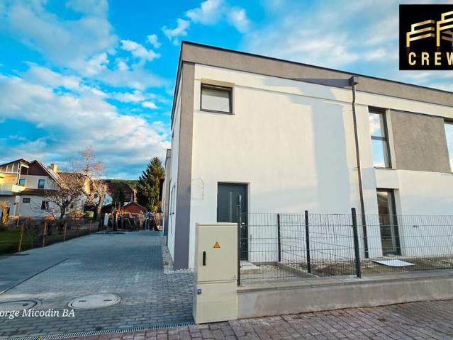 Miete Moderne Doppelhaushälfte in Wimpassing, 4 Zimmer, Garten, Erstbezug