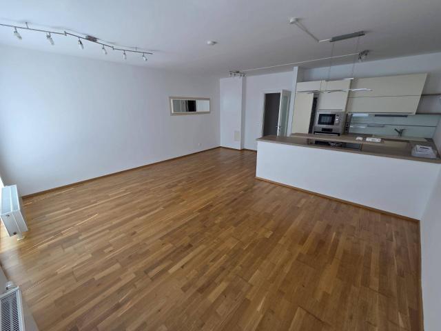 MIETE! Neuwertige Familienwohnung mit Garagenplatz!