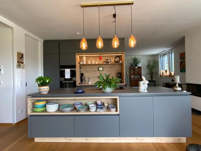 Miete Sehr Großzügige 4 Zimmer Penthouse Wohnung mit Dachterrasse, Loggia und Zwei Tg Stellplätzen 6130 Schwaz