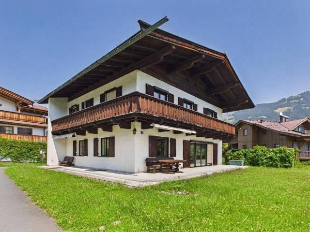 Miete: Ski in/out Sackgasse Zentrum Haus am Hahnenkamm Renovierung Böden, Wände. wird noch durchgeführt