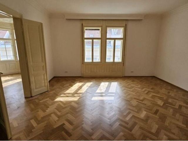 MIETE Stilvolle FAMILIENWOHNUNG mit 5 Zimmern in der Fußgängerzone
