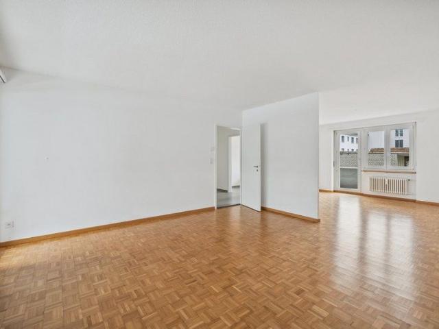 MIETEN OHNE KAUTION Zentrale und geräumige Wohnung
