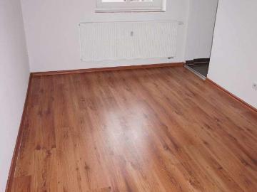 Mieter ab 1.8. gesucht / Laminat / Bad mit Dusche / Uni NÃ¤he
