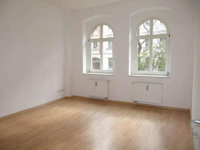 Mieter ab 1.8. gesucht ! Laminat+ groÃer Balkon