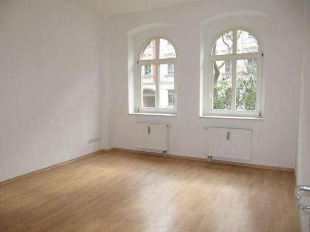 Mieter ab 1.8. gesucht ! Laminat+ großer Balkon