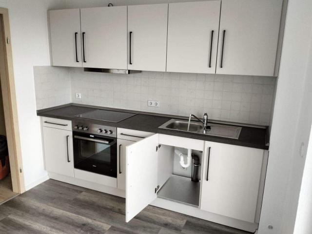 Mieter ab 1.10. gesucht / Zzgl. EBK * 1. OG Balkon Bad mit Dusche