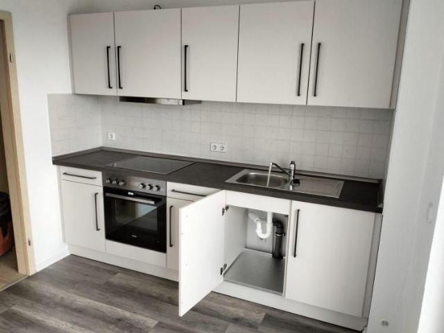 Mieter ab 1.10. gesucht / Zzgl. EBK * 1. OG Balkon Bad mit Dusche