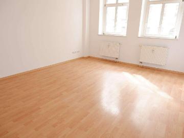 Mieter gesucht ! Laminat und groÃer Balkon u.v.m